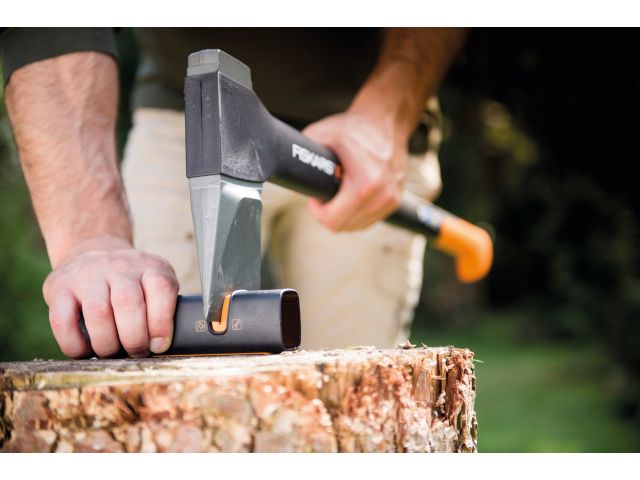 Точилка для топоров и ножей Xsharp FISKARS