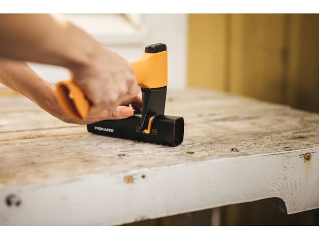 Точилка для топоров и ножей Xsharp FISKARS