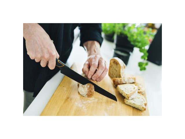 Нож для хлеба 23 см Edge Fiskars