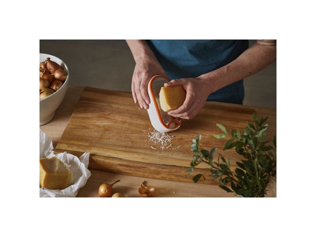 Терка с контейнером Functional Form Fiskars