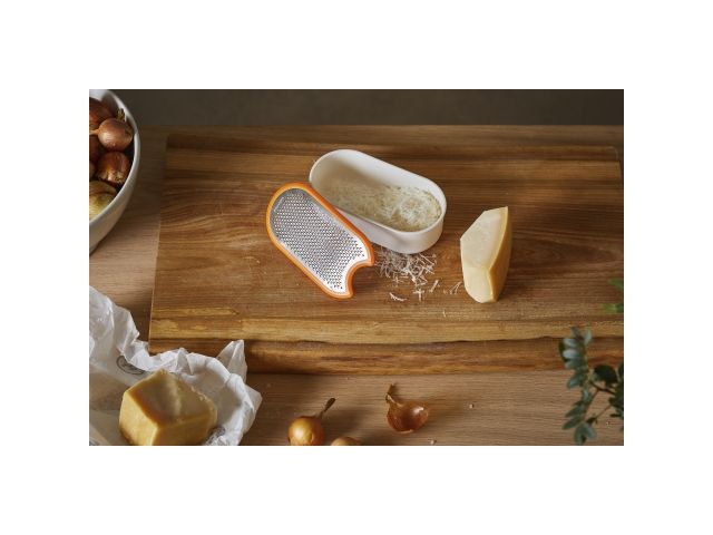 Терка с контейнером Functional Form Fiskars