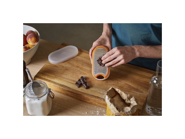 Терка с контейнером Functional Form Fiskars