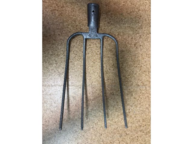 Вилы навозные из рельсовой стали 4-х рог.