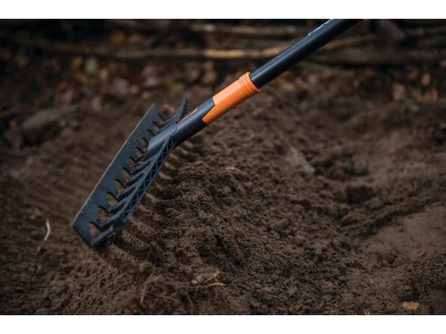 Грабли универсальные Solid FISKARS
