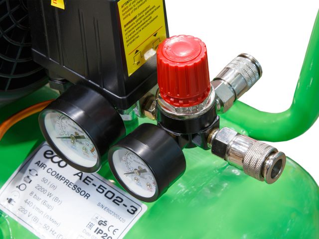 Компрессор ECO AE-502-3 коаксиальный (440 л/мин, 8 атм, коаксиальный, масляный, ресив. 50 л, 220 В, 2.20 кВт)