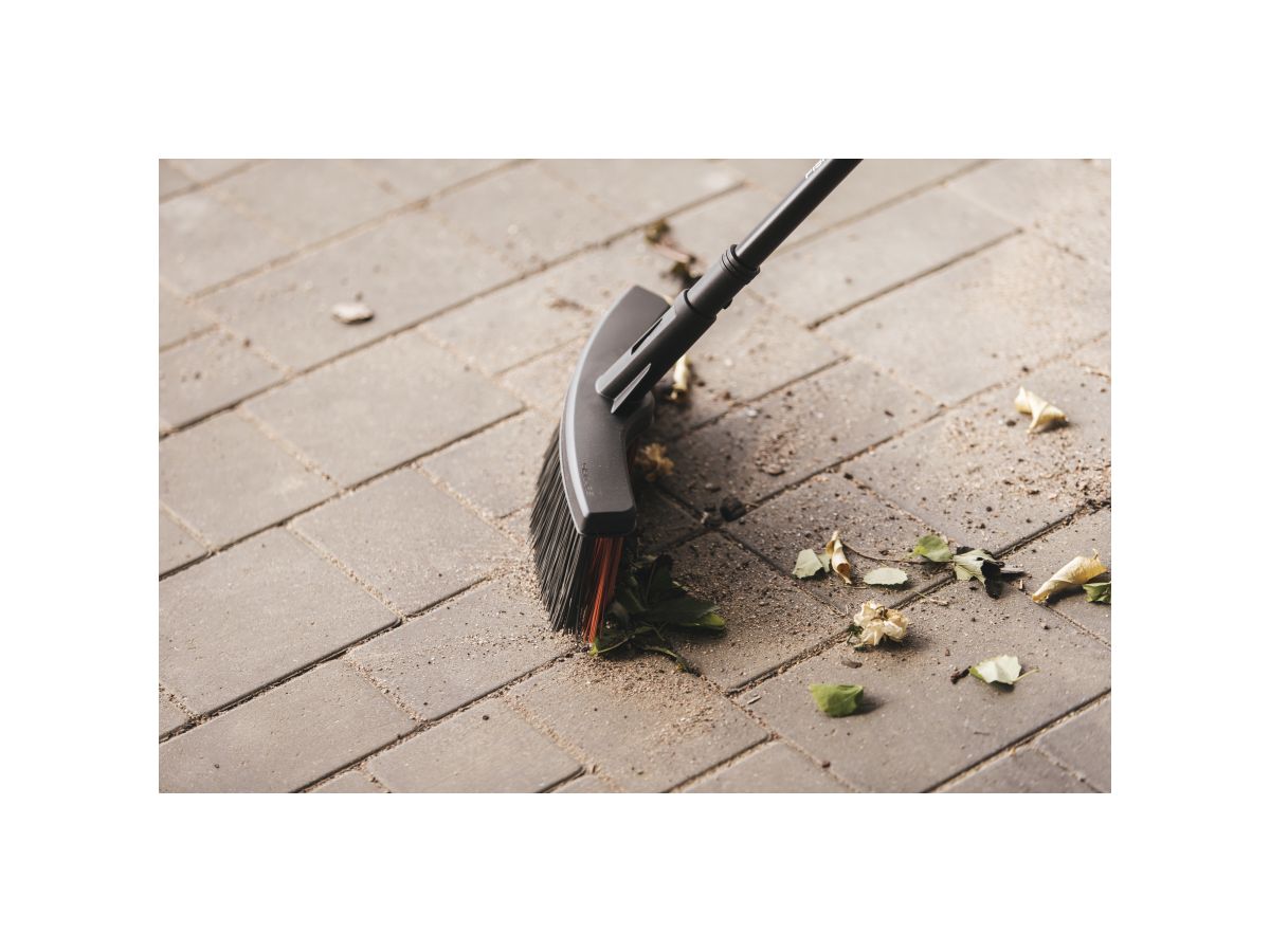 Щетка М Solid без черенка FISKARS