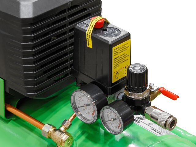 Компрессор ECO AE-501-4 коаксиальный (260 л/мин, 8 атм, коаксиальный, масляный, ресив. 50 л, 220 В, 1.80 кВт)