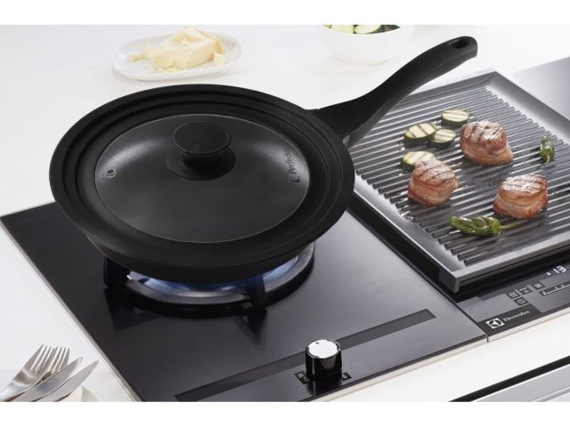 Крышка стеклянная, 240-260-280 мм, с силиконовым ободом, круглая, черная, PERFECTO LINEA (Универсальная модель сразу трёх размеров!)