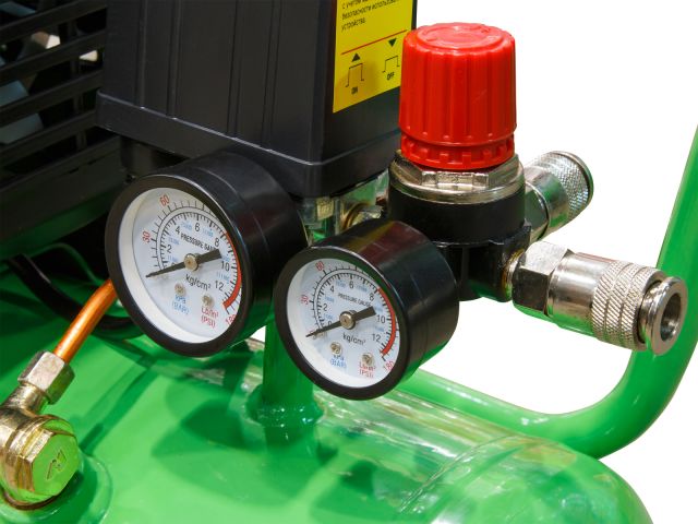 Компрессор ECO AE-251-3 коаксиальный (235 л/мин, 8 атм, коаксиальный, масляный, ресив. 24 л, 220 В, 1.50 кВт)