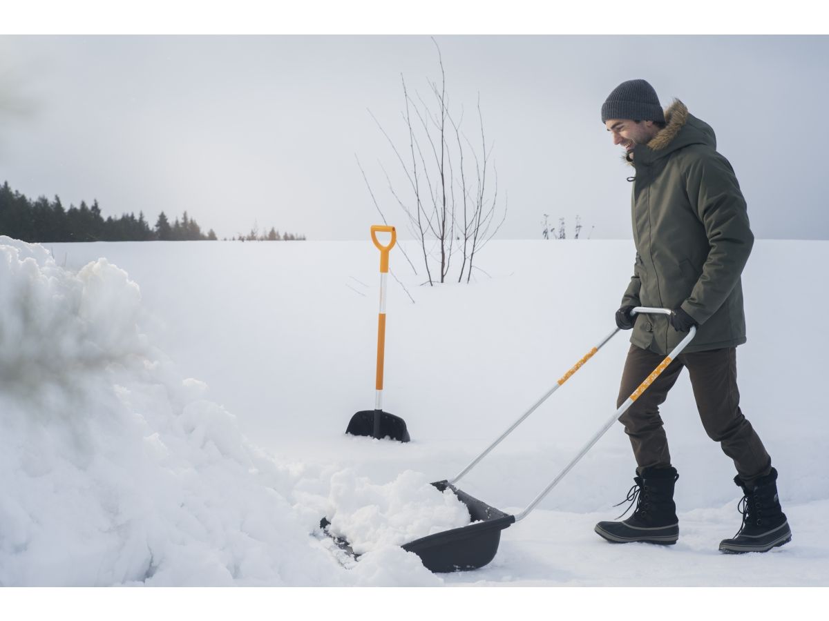 Скрепер-волокуша (движок) для снега FISKARS