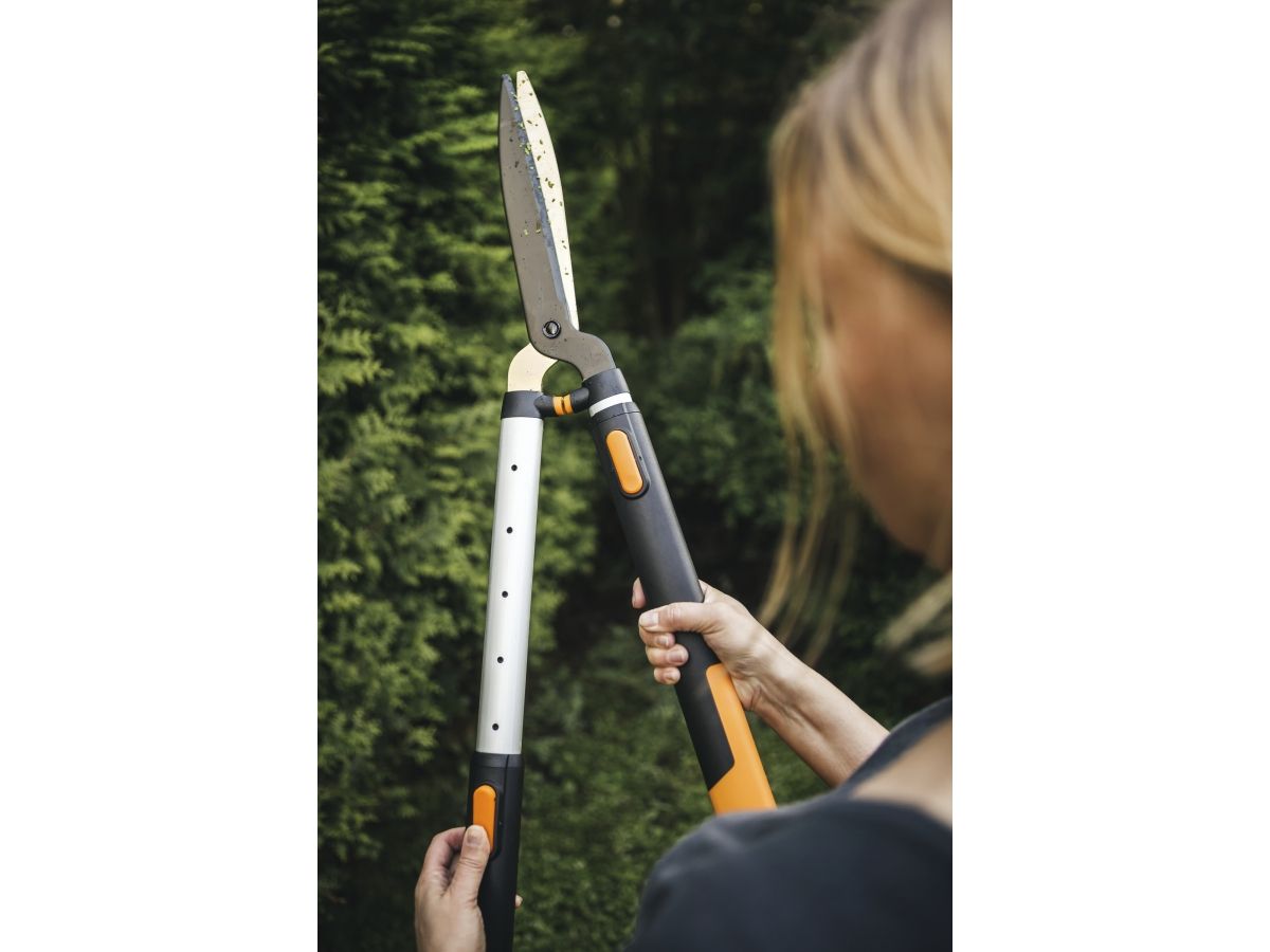 Ножницы для живой изгороди телескопические SmatrF FISKARS