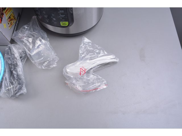 Мультиварка NORMANN AMC-644 уцененный (0004676144) (Скороварка-мультиварка; 1200 Вт; 6л; 12 программ; СМАРТШЕФ, покрытие DAIKIN)