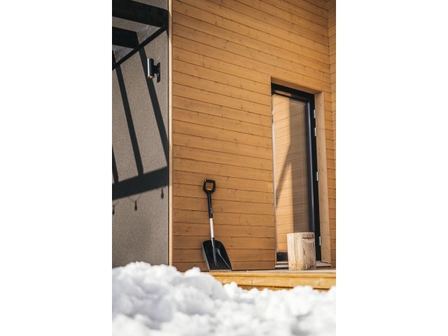 Лопата снеговая автомобильная телескопическая X-series FISKARS (290х355)