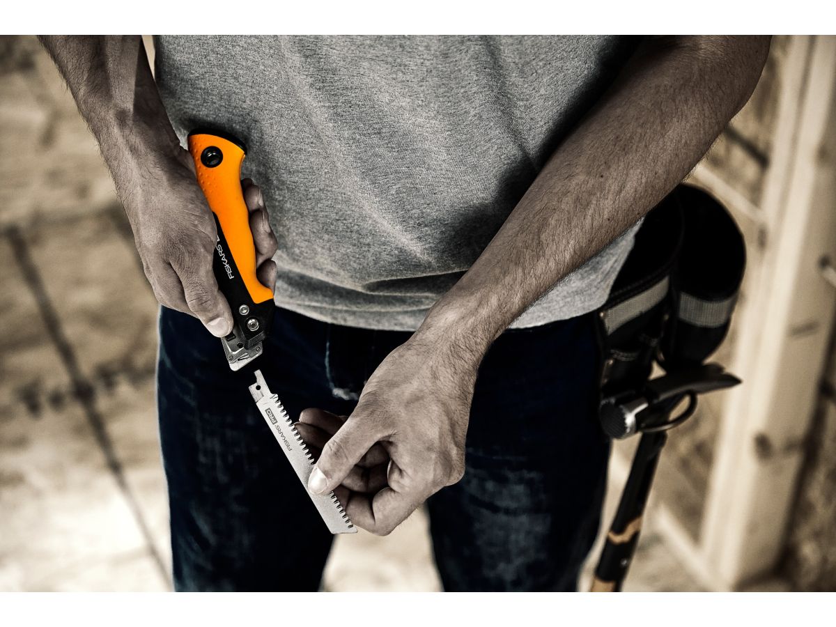 Пила универсальная складная PowerTooth 150мм 2 лезвия FISKARS