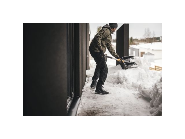 Лопата снеговая телескопическая X-series FISKARS (360х455)