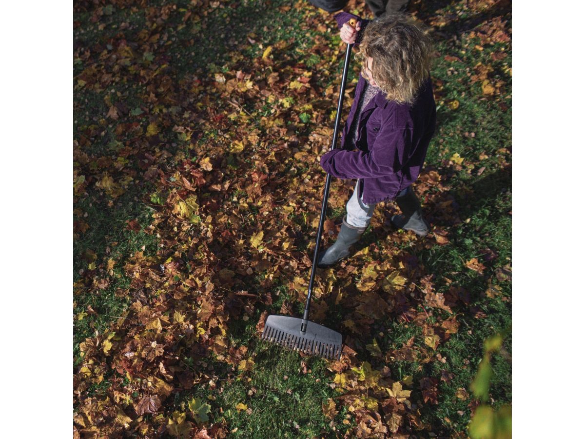 Грабли для листьев M Solid FISKARS