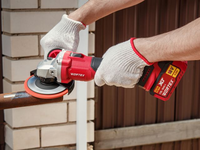 Аккум. углошлифмашина WORTEX LX CAG 1812-1 E в кор. ALL1 XLT SOLO БЕСЩЕТ., 18 В, 125 мм, 8000 об/мин (бесщ. мотор; рег. об.; 125х22,2 мм)