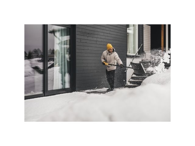 Лопата (скрепер) для снега Solid FISKARS (520х372)