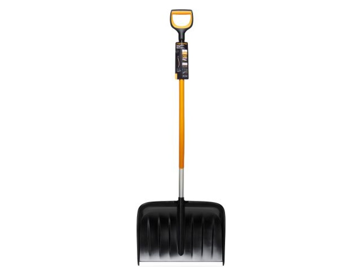 Лопата (скрепер) для снега c изогнутой ручкой X-series FISKARS