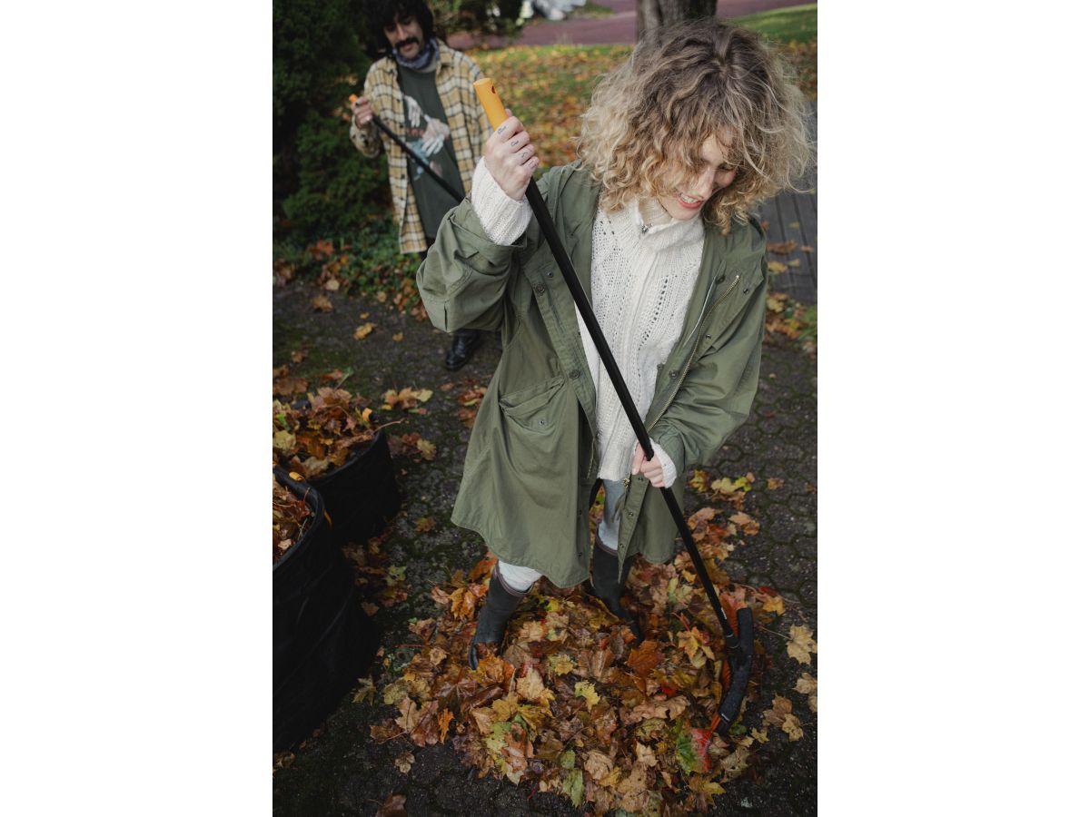 Метла средняя Solid FISKARS