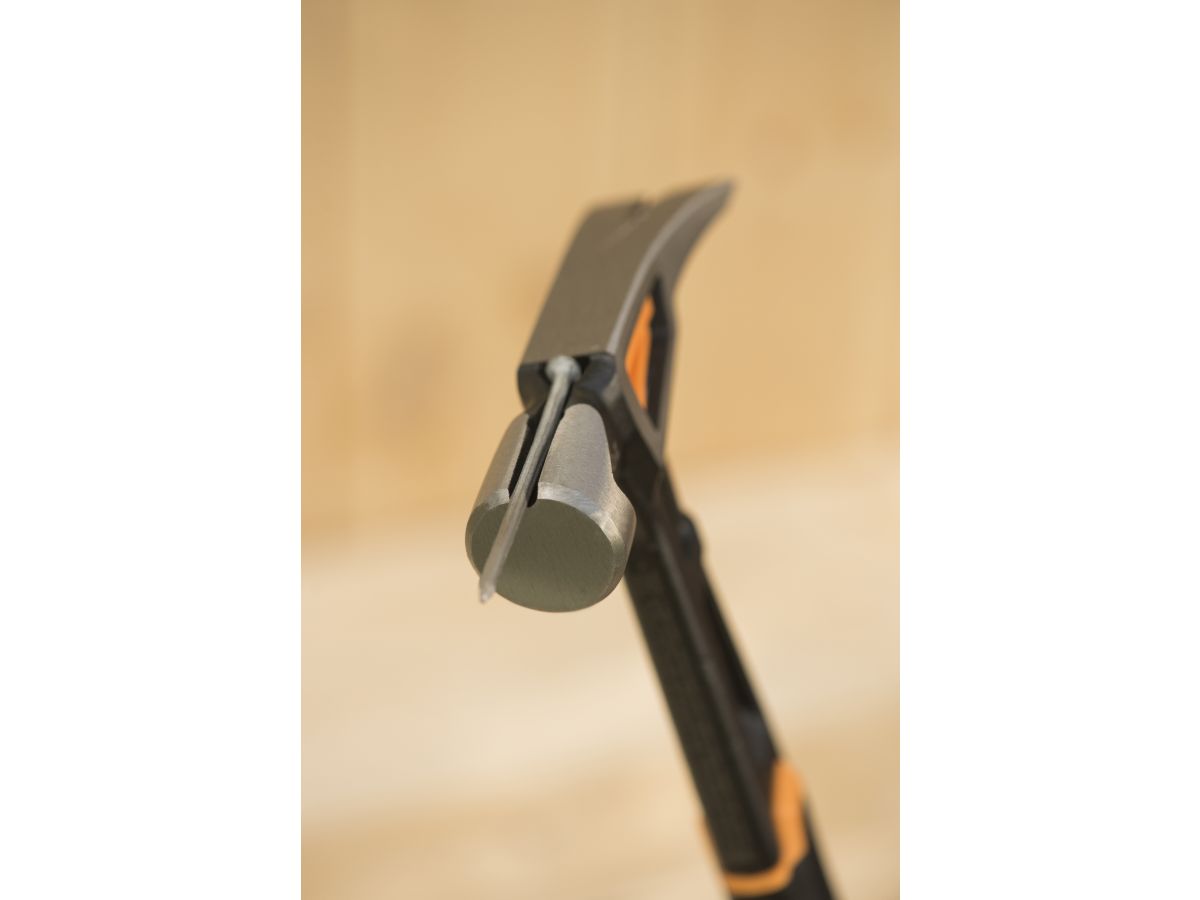 Молоток столярный ХL FISKARS