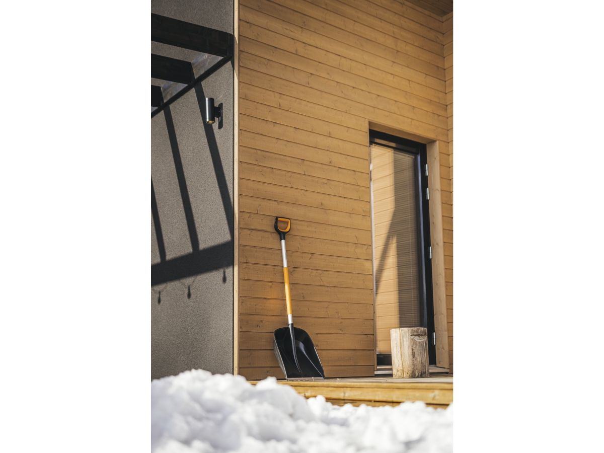 Лопата снеговая X-series FISKARS