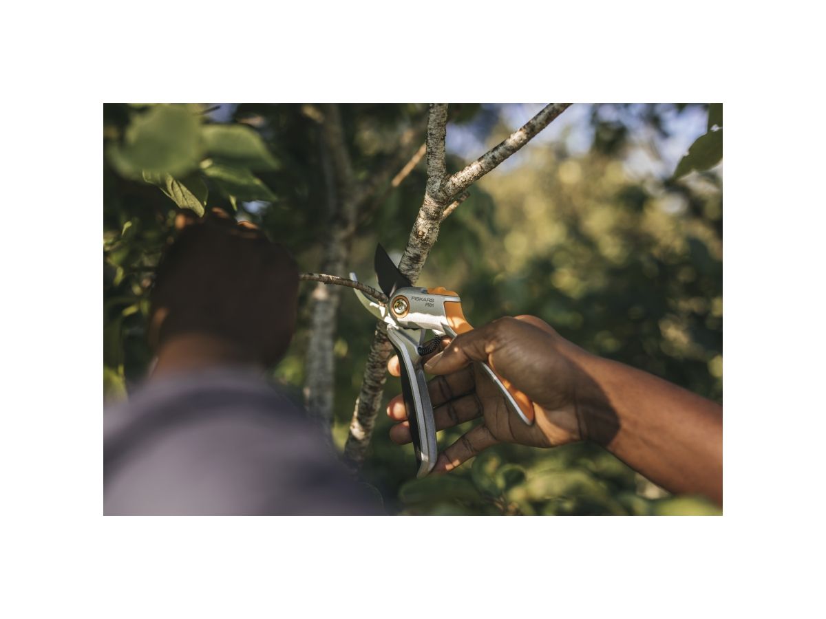 Секатор плоскостной металлический FISKARS Plus P531