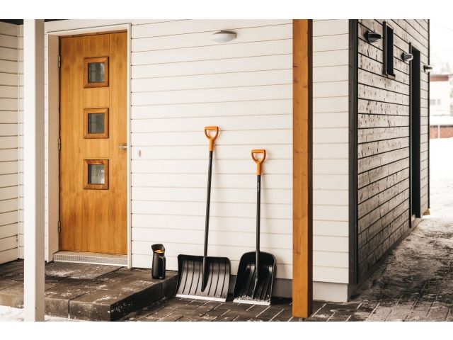 Лопата снеговая Solid FISKARS (335х445)