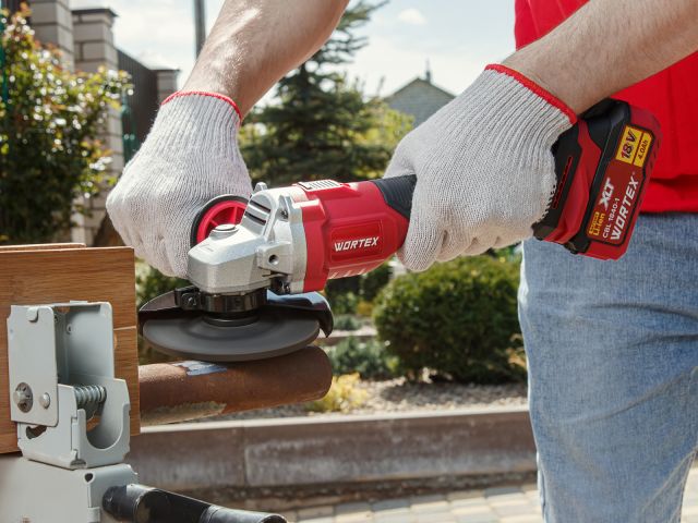 Аккум. углошлифмашина WORTEX LX CAG 1812-1 E в чем. ALL1 XLT SET БЕСЩЕТ., 18 В, 125 мм, 8000 об/мин (бесщ. мотор; рег. об.; 125х22,2 мм)