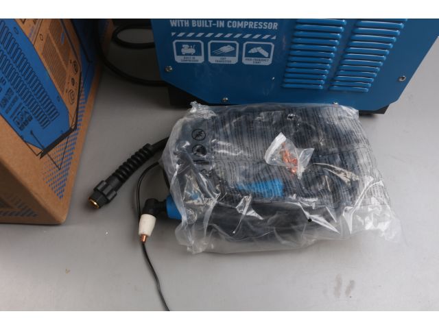 б/у Плазморез Solaris AirCut PC-400 уцененный (0009223500) (220 В; 15-40 А; Высоковольтный поджиг; встроен.компрессор; термозащита; плавный 