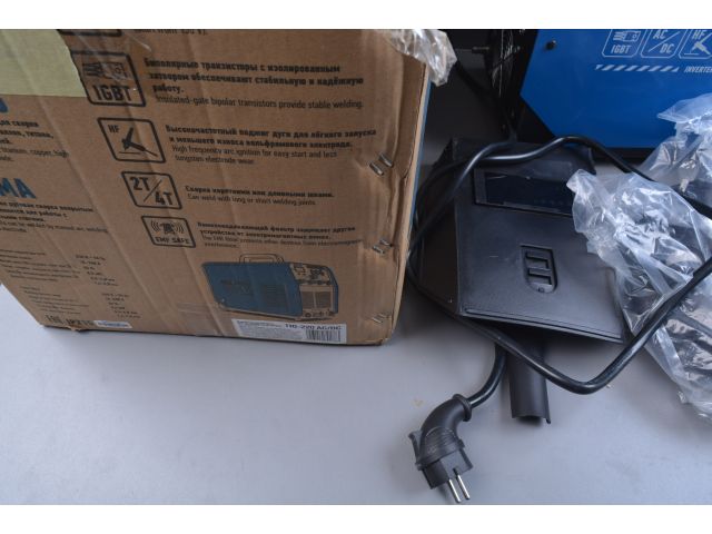 Инверторный аппарат аргонодуговой сварки SOLARIS TIG-220 AC/DC уцененный (0057103596) (AC/DC TIG; HF; MMA; 200 A; 150 В-240 В)