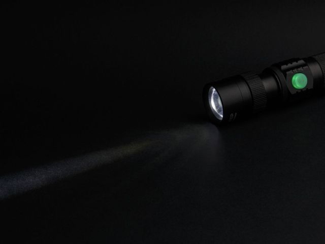 Фонарь ручной светодиодный аккум. ZOOM 8Вт ЮПИТЕР (USB A - Type-C кабель в комплекте)