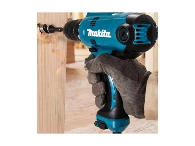 Дрель-шуруповерт MAKITA DF 0300X3 в кор. + набор бит (10 шт.) (ОТГРУЗКА ТОЛЬКО ПО ЭТН/ЭТТН | 320.0 В, 2 скор., 56 Нм,)