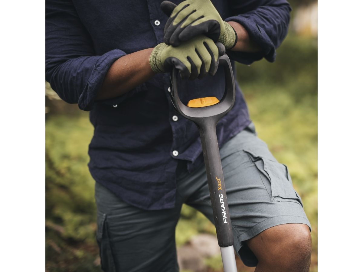 Лопата штыковая телескопическая закругленная Xact FISKARS