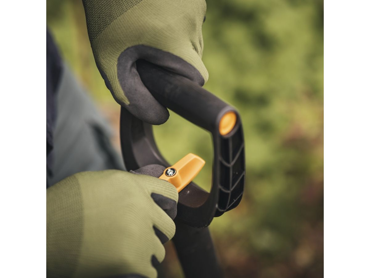 Лопата штыковая телескопическая закругленная Xact FISKARS