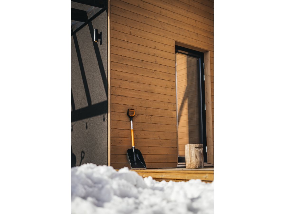 Лопата снеговая автомобильная X-series FISKARS