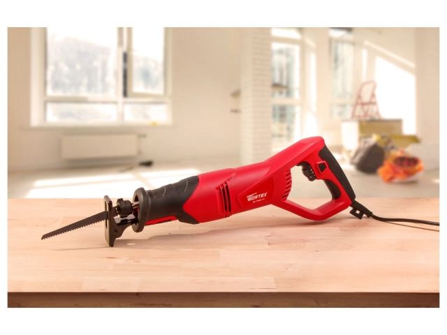 Сабельная пила WORTEX SR 1508-1 E в кор. + 2 пильных полотна 800 Вт, дер. 150 мм, ход 20 мм, рег.об.