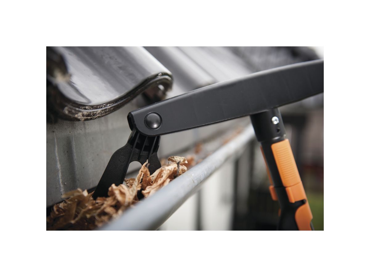 Насадка-очиститель для желобов QuikFit FISKARS