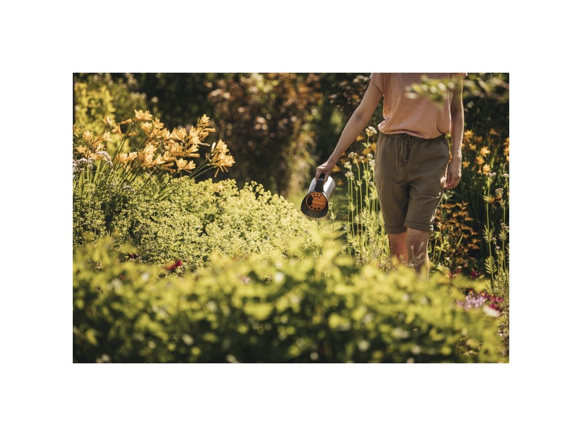 Разбрасыватель Solid FISKARS