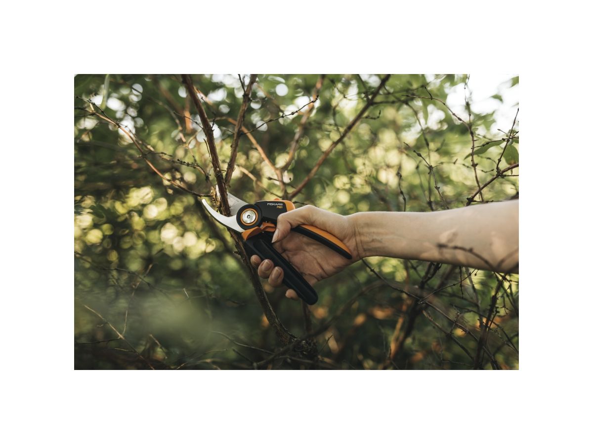 Секатор плоскостной FISKARS Xseries PowerGear M P921