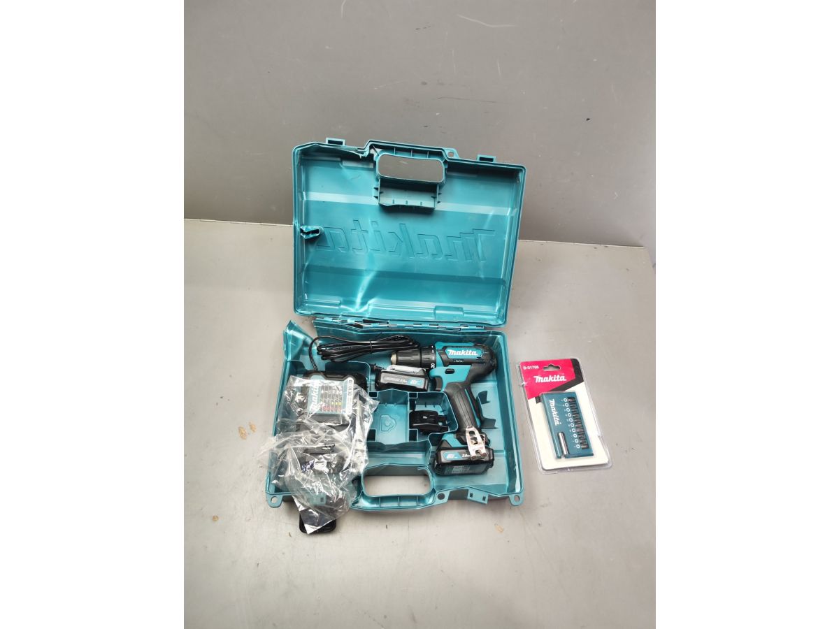 Аккум. дрель-шуруповерт MAKITA CXT DF 333 DWAE в чем. + набор бит уцененный (0221897312)