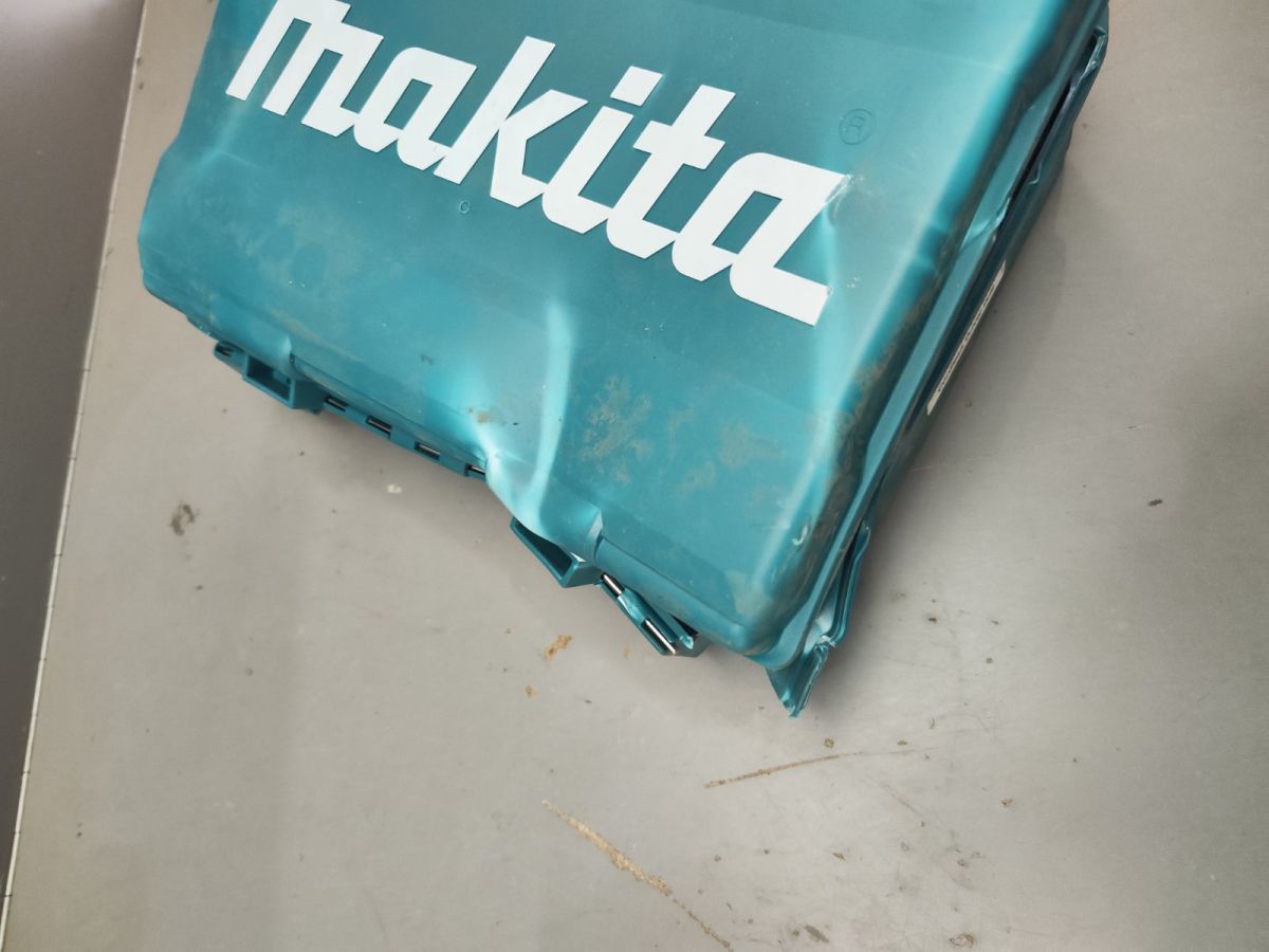 Аккум. дрель-шуруповерт MAKITA CXT DF 333 DWAE в чем. + набор бит уцененный (0221897312)