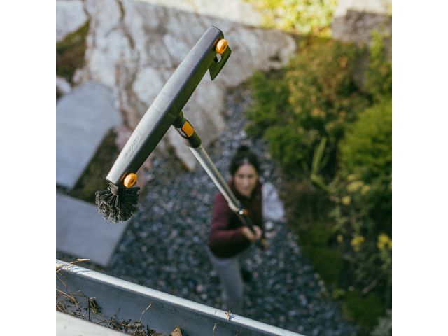 Черенок алюминиевый телескопический L 220-400см OneClick FISKARS