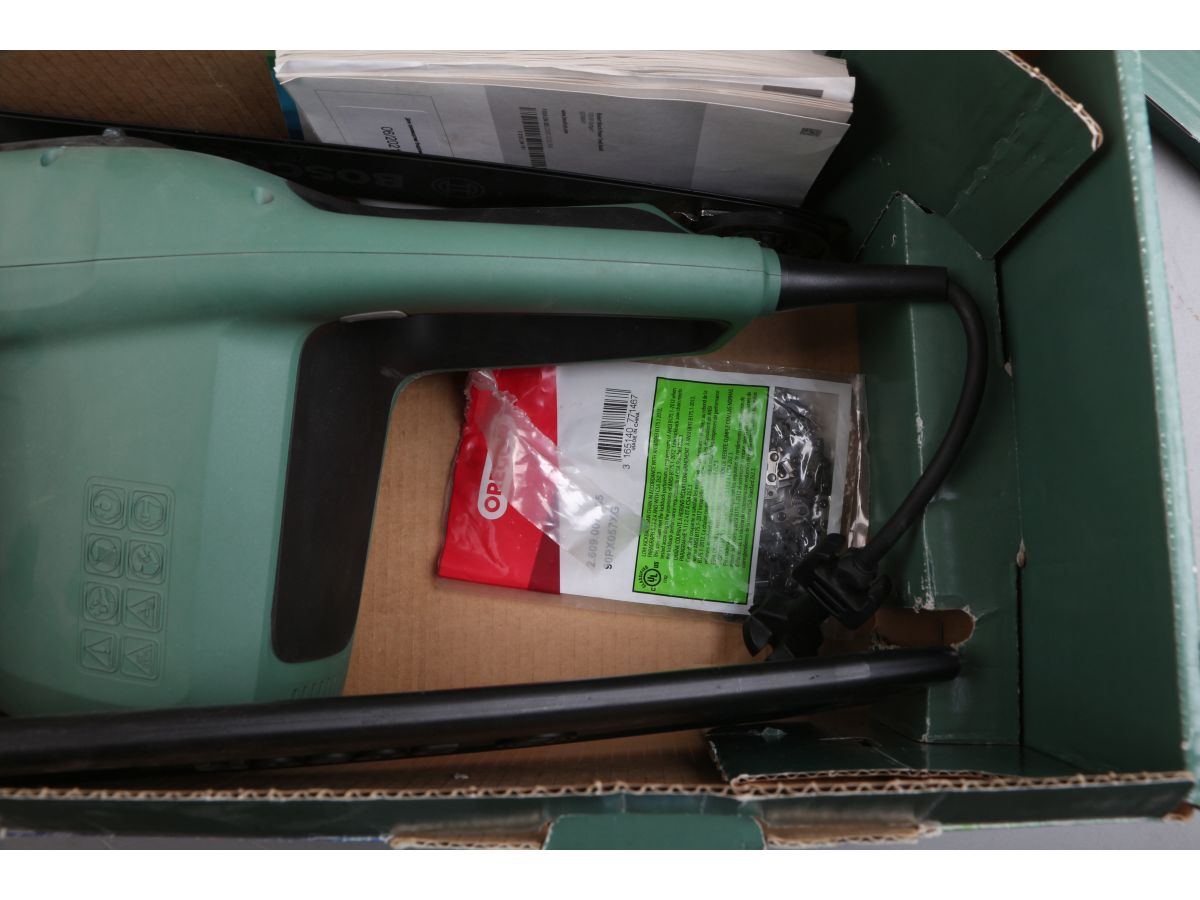 Пила цепная электрическая BOSCH Universal Chain 40 шина 40 см (16"), 3/8", 1.1 мм уцененный (02566