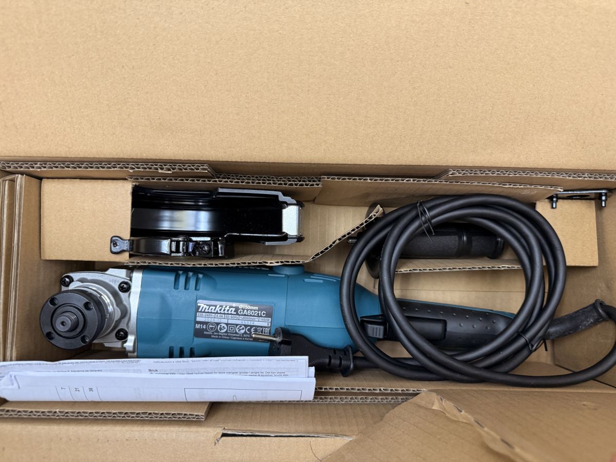 Одноручная углошлифмашина MAKITA GA 6021 C в кор. уцененный (0329097720)
