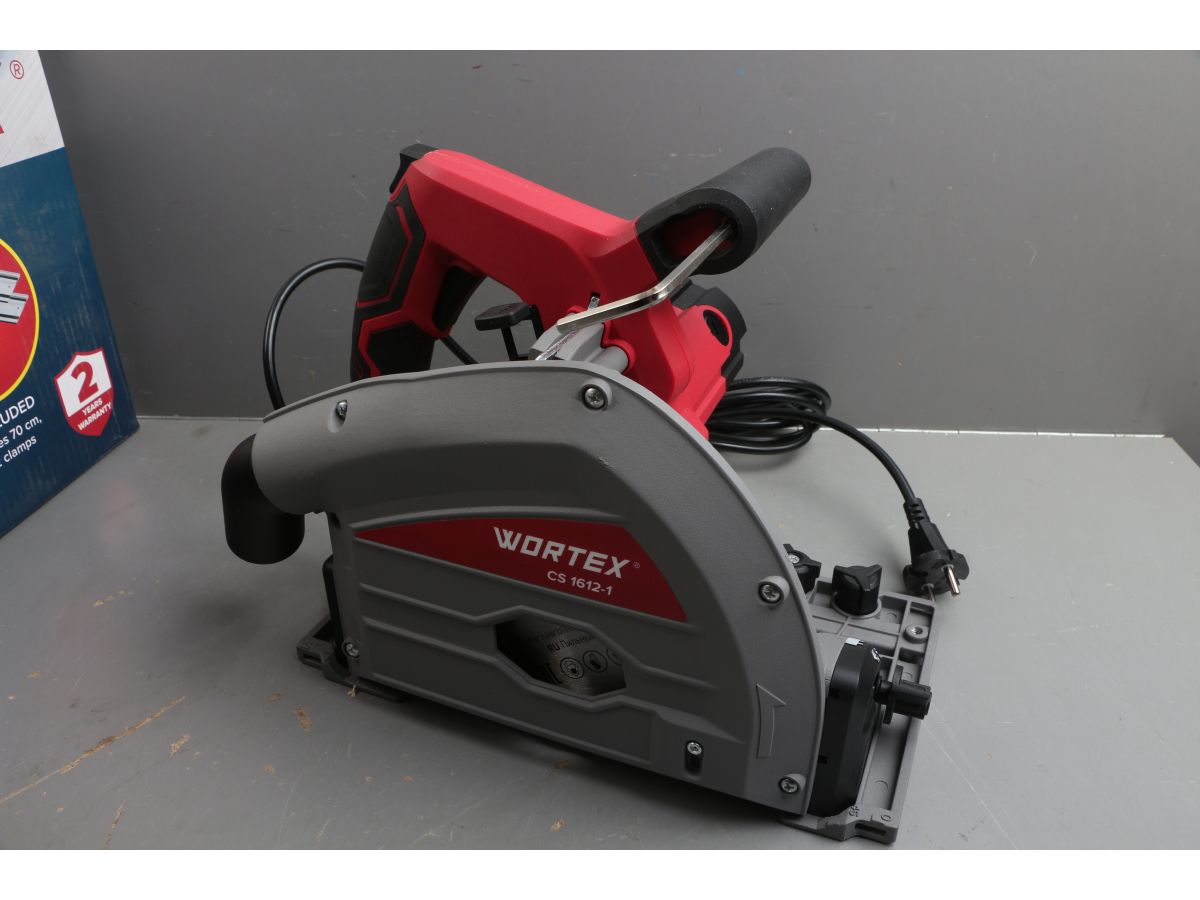 Циркулярная пила погружная с шиной 1,4 м WORTEX CS 1612-1 в кор. 1200 Вт, до 59 мм, 6000 об/мин уц