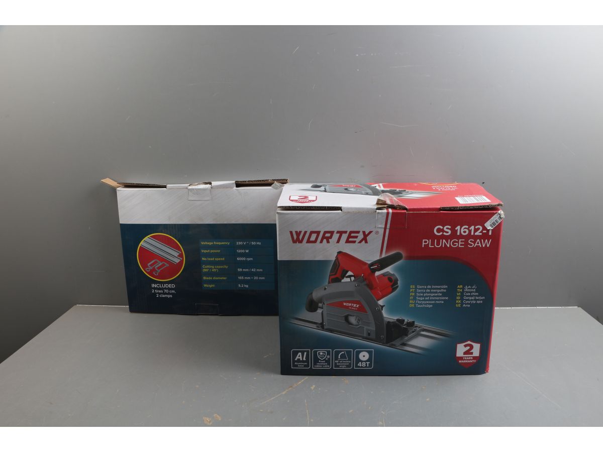 Циркулярная пила погружная с шиной 1,4 м WORTEX CS 1612-1 в кор. 1200 Вт, до 59 мм, 6000 об/мин уц