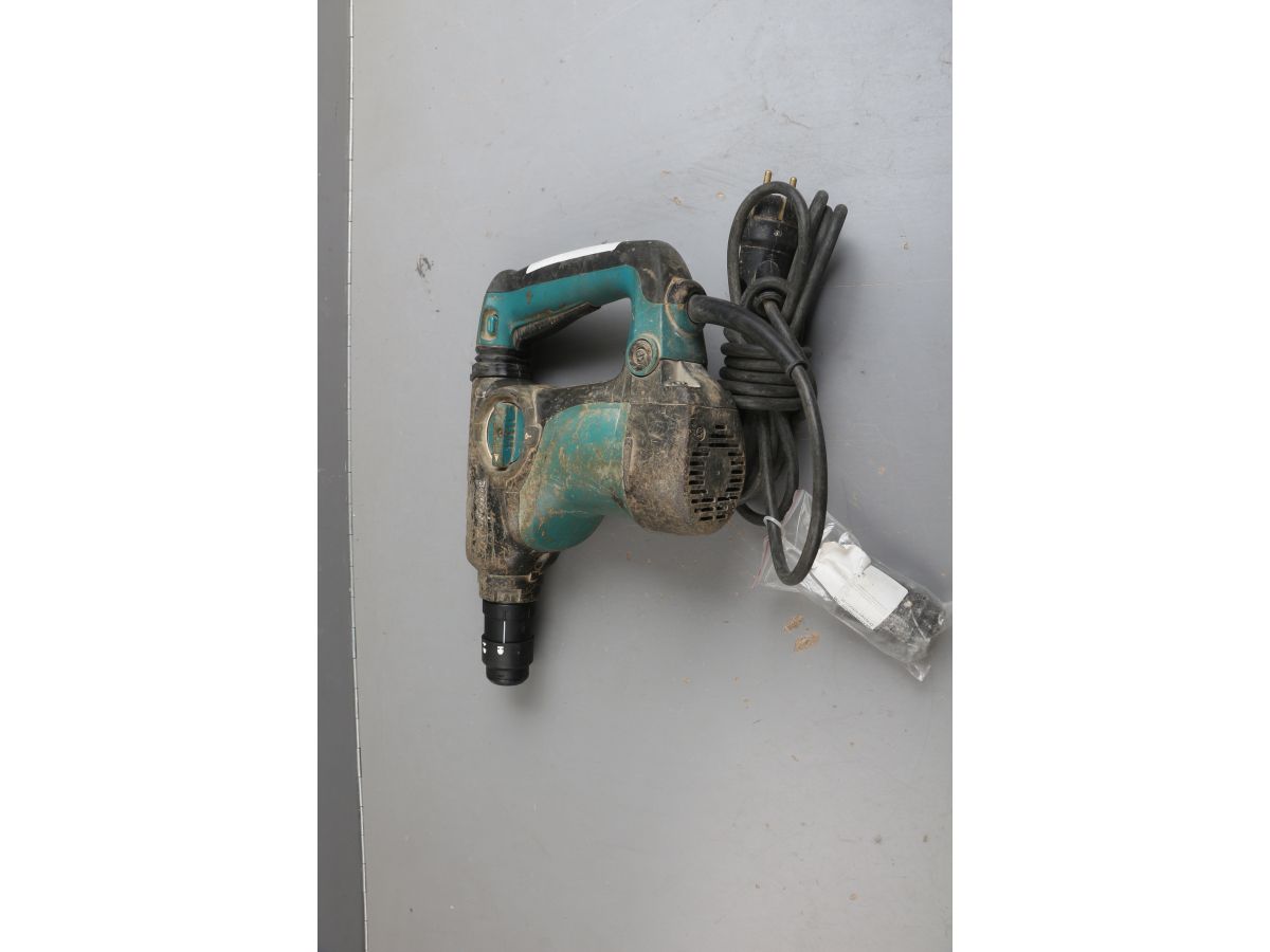 Перфоратор MAKITA HR 2811 F в чем. уцененный (1153219200)