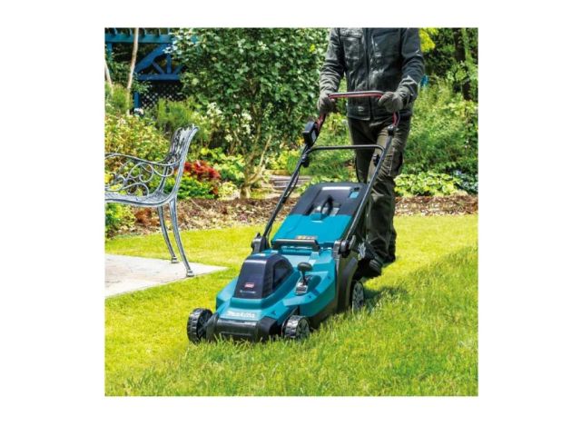 Аккум. газонокосилка MAKITA XGT LM004GU102  в кор. (XGT 40vMAX, 740Вт, ширина 42см,травосб. 50л, 3в1,(BL4040F; DC40RC))
