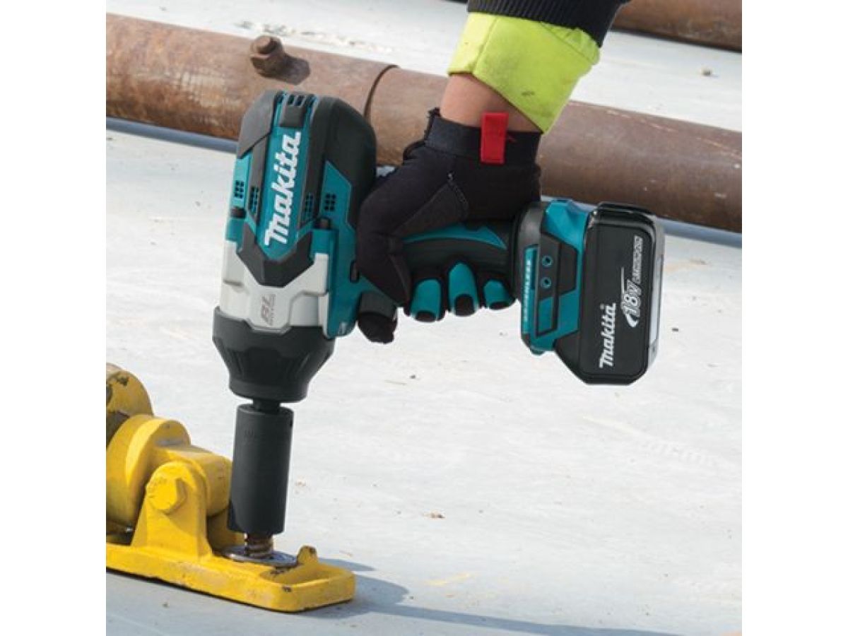 Аккум. ударный гайковерт MAKITA LXT DTW 1004 Z в кор.